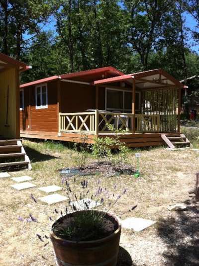 Chalet Moréa 25m² with terrace and aircon