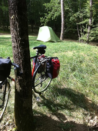 Pitch 1 person + 1 tent + No electric