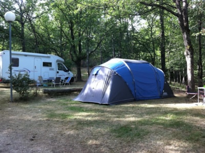 Camping Plot:  80m². 1 or 2 people + tent or caravan or Campervan + 1 car + 6 amp