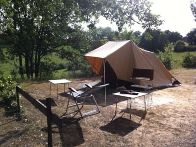 Camping Plot:  80m². 1 or 2 people + tent or caravan or Campervan + 1 car + 6 amp