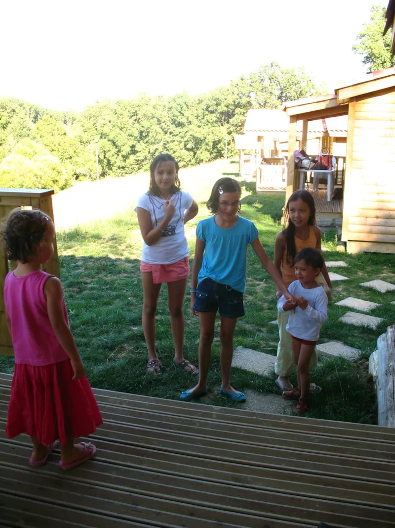 Chalet Charlay En Bois Avec Terrasse - 35 M² Avec Climatisation