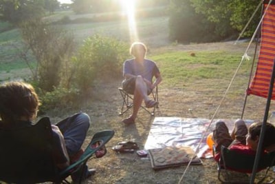 Pitch 1 person + 1 tent + No electric