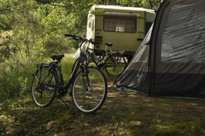 Pitch 1 person + 1 tent + No electric