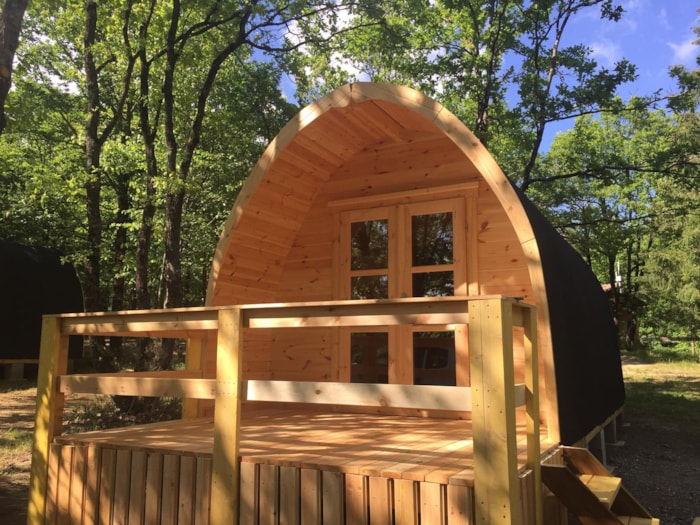 Cabane Eco Lodge -  Concept Simple Et Naturel En Bois Massif.
