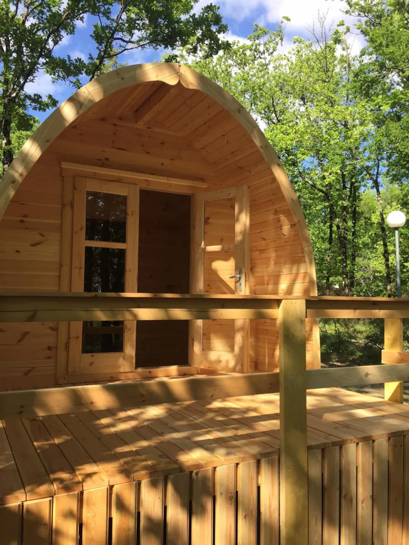 Cabane Eco Lodge -  Concept Simple Et Naturel En Bois Massif.