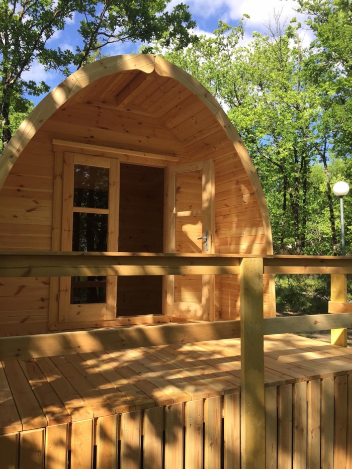 Cabane Eco Lodge -  Concept Simple Et Naturel En Bois Massif.