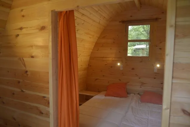 Cabane Eco Lodge -  Concept Simple Et Naturel En Bois Massif.
