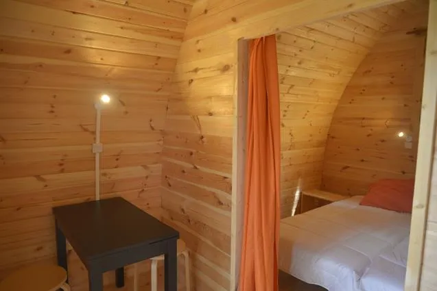 Cabane Eco Lodge -  Concept Simple Et Naturel En Bois Massif.