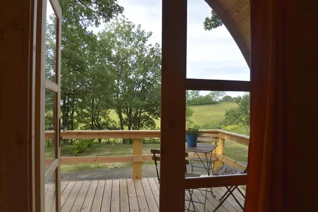 Cabane Eco Lodge -  Concept Simple Et Naturel En Bois Massif.