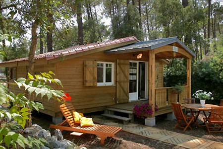 Chalet Charlay en bois avec terrasse - 35 m² avec climatisation