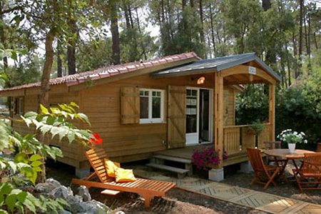 Chalet Charlay en bois avec terrasse - 35 m² avec climatisation