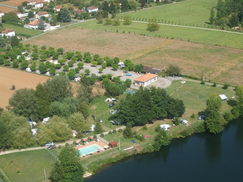 Camping Les Catalpas — Photo 2