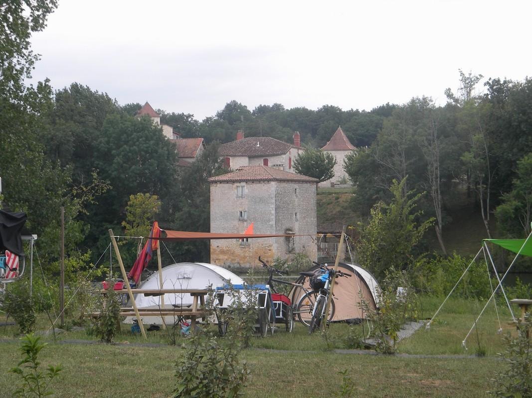 Camping Les Catalpas — Photo 9
