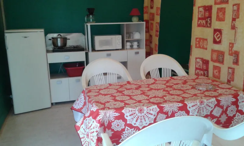 B 15 Bungalow Toilé 2 Ch  ( Sans Santaires)