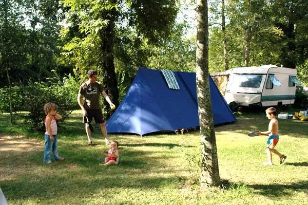 Kampeerplaats(en) - Standplaats : Auto + Tent / Caravan Of Camper - Camping Uhaitza Le Saison