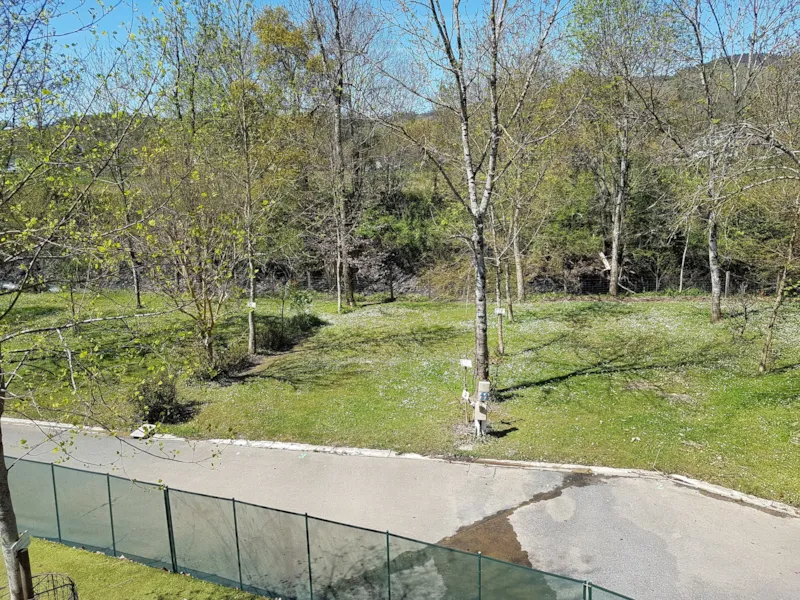 Emplacement Côté Rivière : Voiture + Tente/Caravane Ou Camping-Car