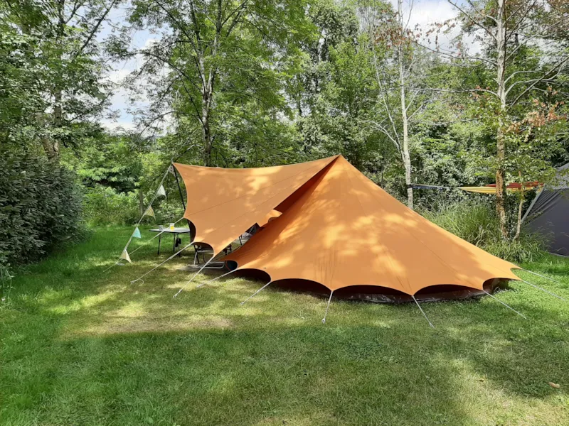 Emplacement Côté Rivière : Voiture + Tente/Caravane Ou Camping-Car