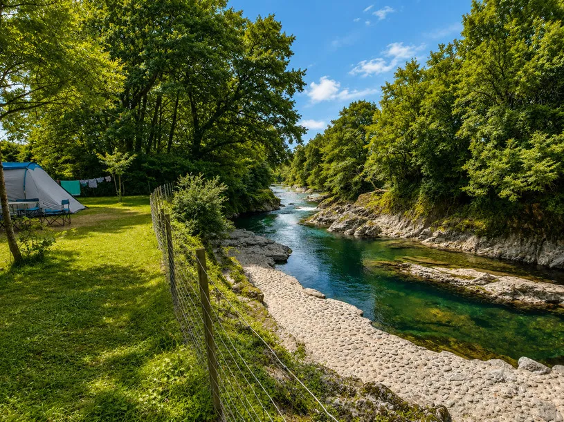 Emplacement - Emplacement Côté Rivière : Voiture + Tente/Caravane Ou Camping-Car - Camping Uhaitza Le Saison