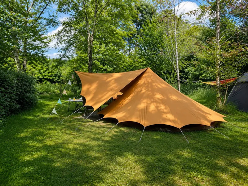 Emplacement Côté Rivière : Voiture + Tente/Caravane Ou Camping-Car