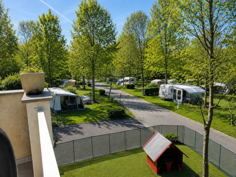 Emplacement : Voiture + Tente/Caravane Ou Camping-Car