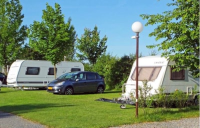 Grand Pitch 150m² - electricity 12A and water point