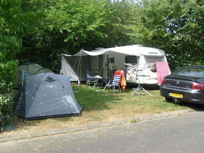 Forfait 2 : Piazzola + 1 Auto + 1 roulotte o camper doppio asse