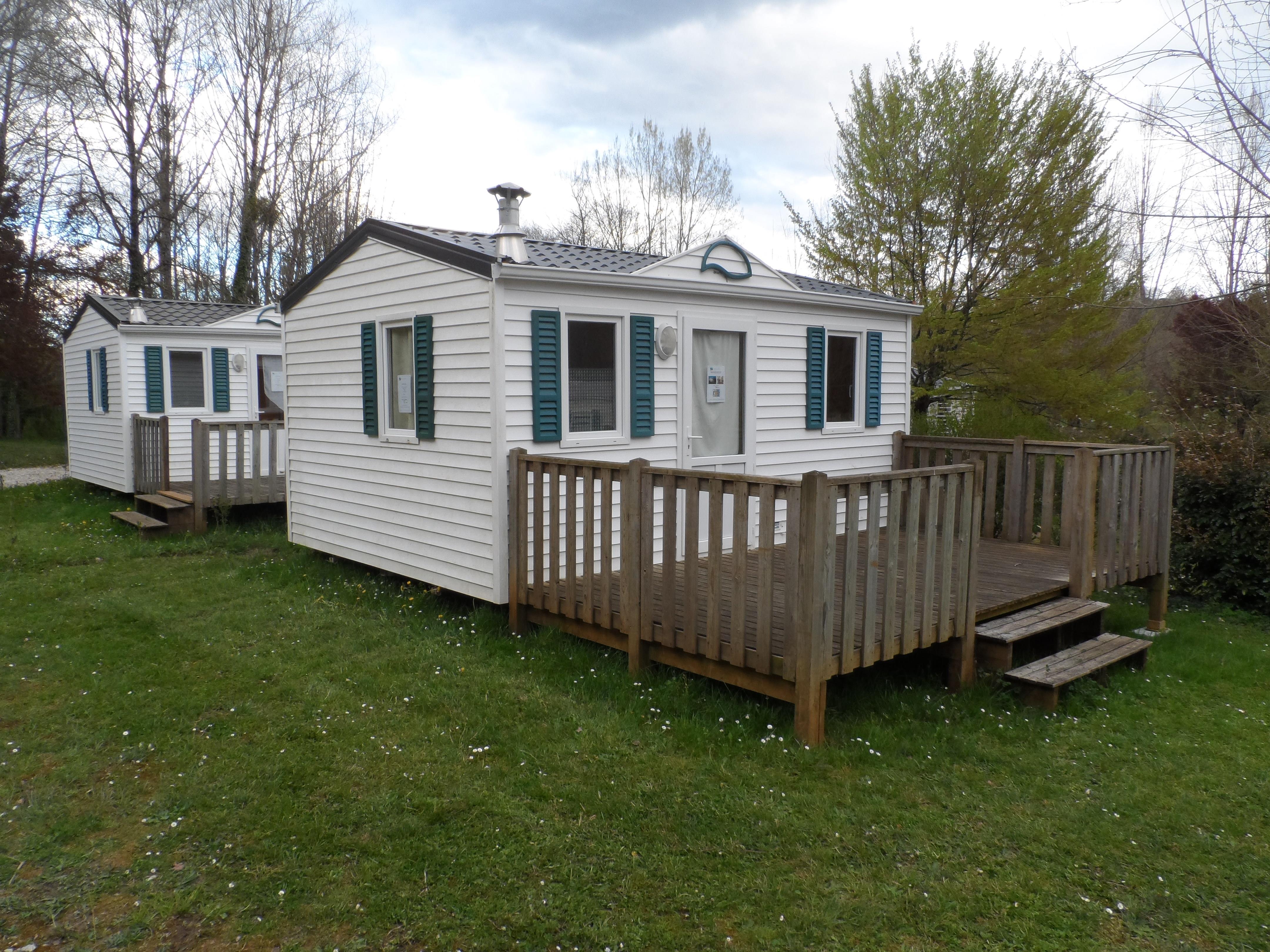 Petit mobil-home 2 chambres - terrasse en bois non couverte - 20m² (R14 -R15 - R21 + 038)