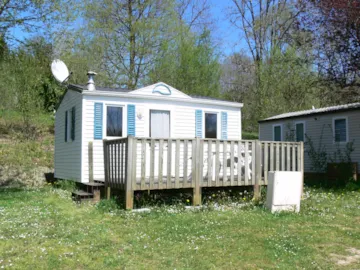 Accommodation - Large 2-Bedroom Mobile Home R19 - Camping Le Repaire