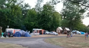 Stellplatz - Stellplatz + 1 Auto + Zelt , Wohnwagen Oder Wohnmobil - Camping Les Berges du Célé