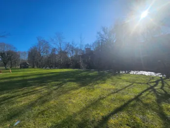 Stellplatz - Stellplatz + 1 Auto + Zelt, Wohnwagen Oder Wohnmobil - Camping Les Berges du Célé