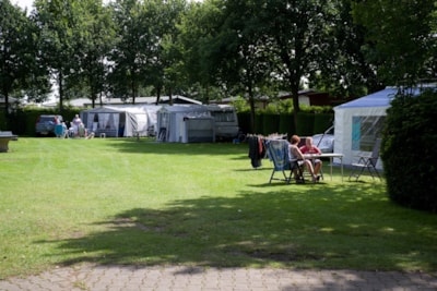Comfort Pitch : car + tent/caravan or camping-car + electricity + water — 3