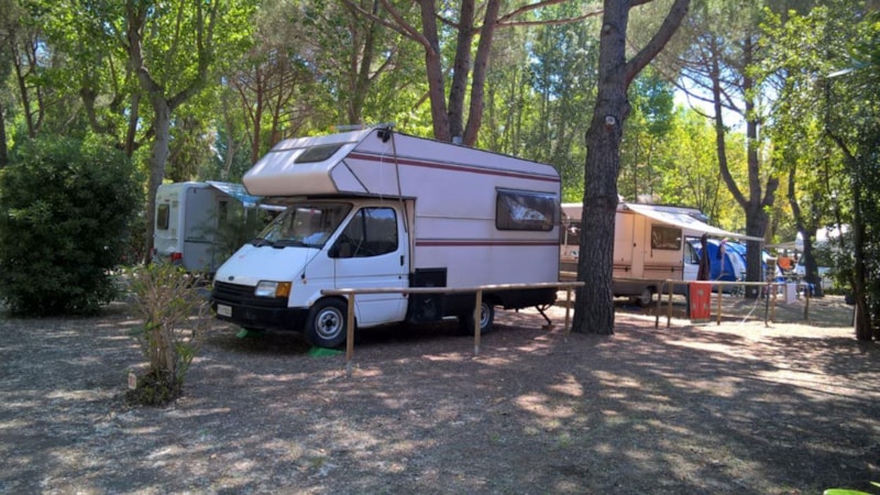 Pitch caravan or motorhome