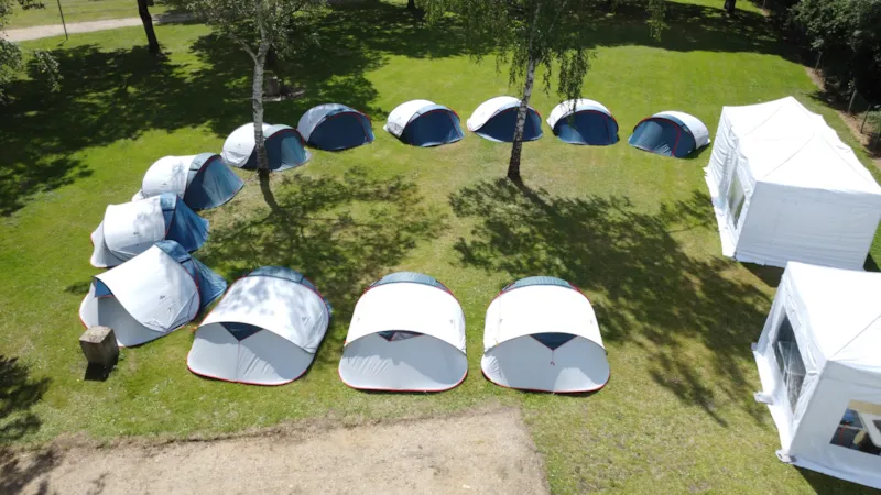 Emplacement Nu Avec 1 Véhicule