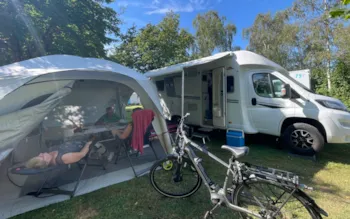 Emplacement - Emplacement Avec Un Véhicule - Camping La Venise de l'Ouest