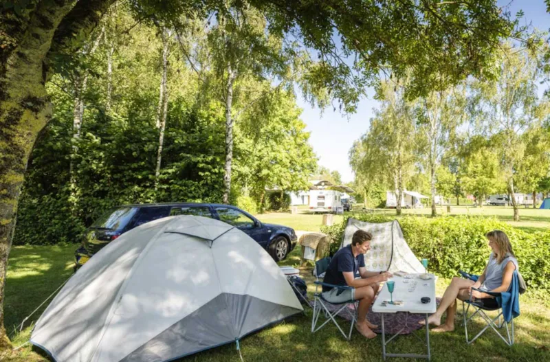 Emplacement Avec Un Véhicule