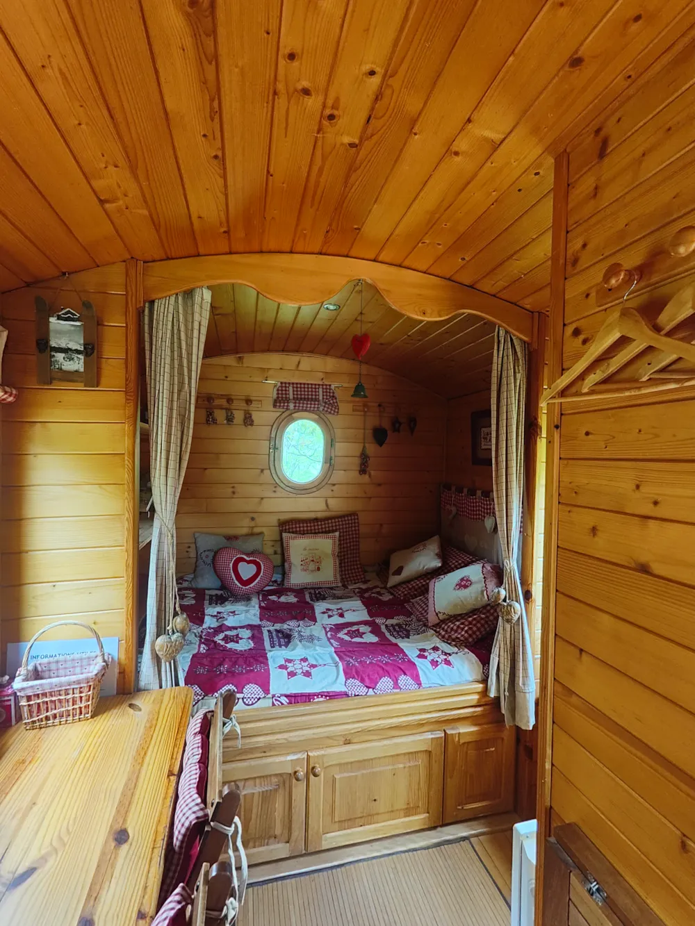 Location - Roulotte Gentiane 12 M² - Camping Les Tilleuls