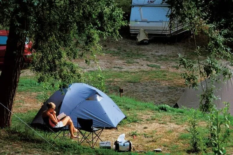 Emplacement Tente Ou Caravane 10/40 M²