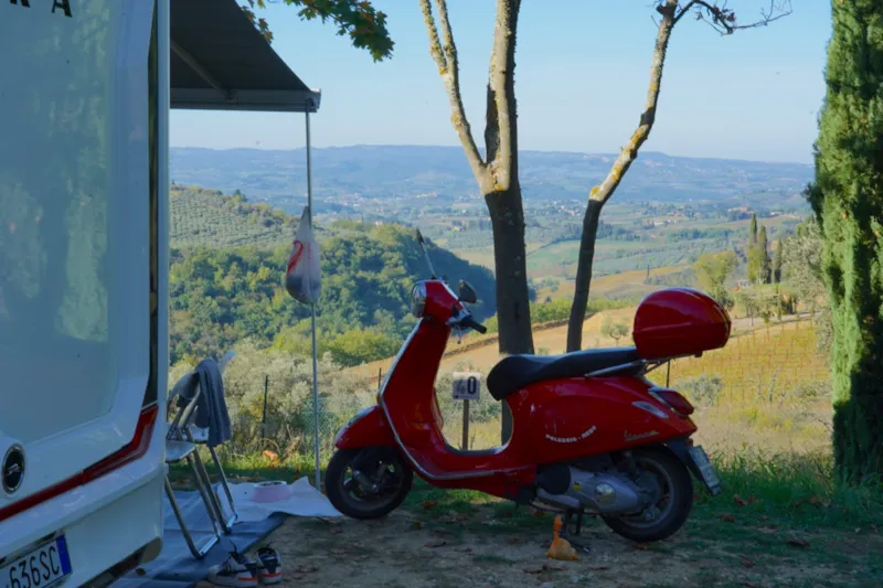 Emplacement Voiture + Tente Ou Caravane Ou Camping-Car  40/80 M²