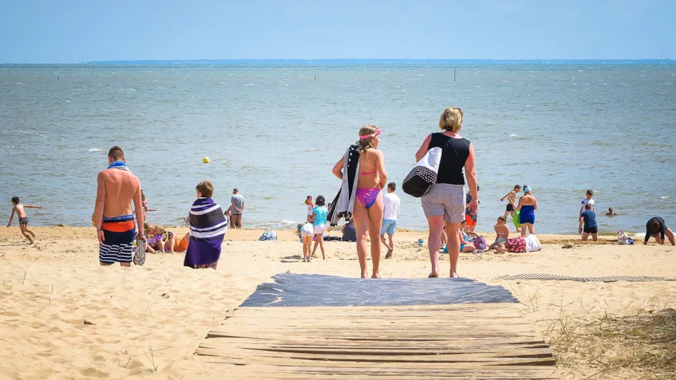 Flower Camping l'Escale du Perthuis