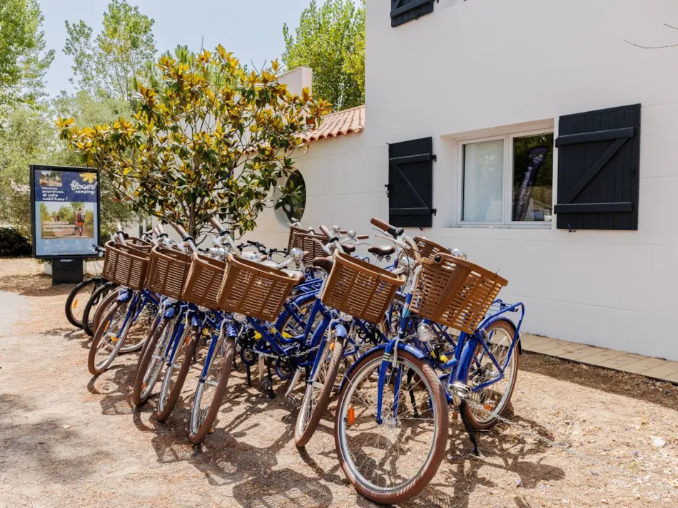 Flower Camping l'Escale du Perthuis