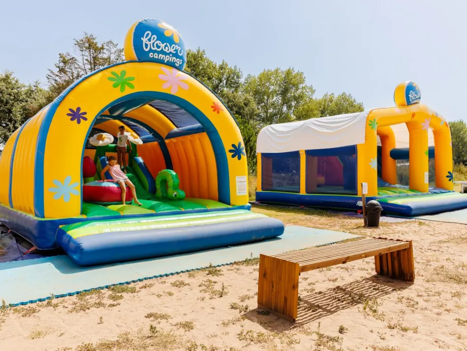 Flower Camping l'Escale du Perthuis