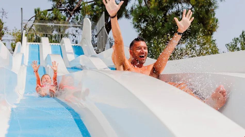 Flower Camping l'Escale du Perthuis