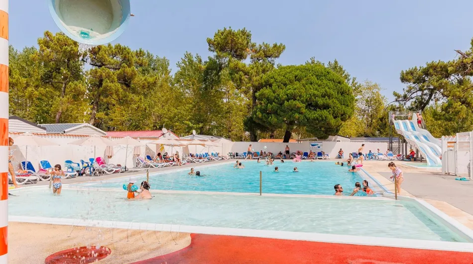 Flower Camping l'Escale du Perthuis