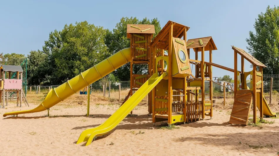 Flower Camping l'Escale du Perthuis