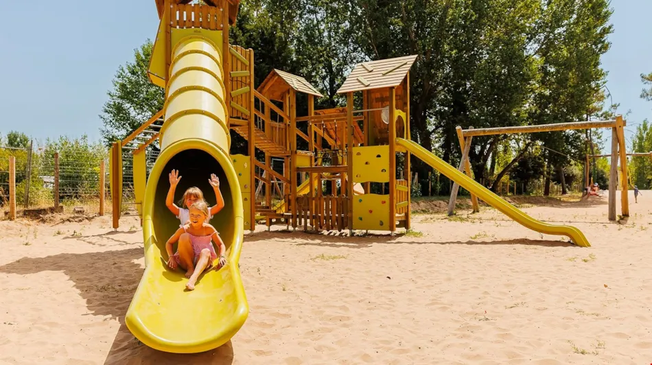 Flower Camping l'Escale du Perthuis