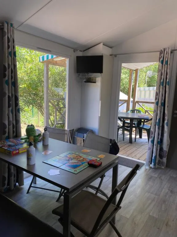 Location - Mobil-Home Standard 3 Chambres + Terrasse (Coté Terre) - Flower Camping l'Escale du Perthuis