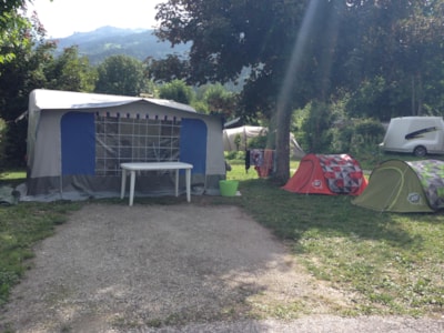 Classic pitch (90-100m²), electricity 16A (1 installation / 1 car / elect. 16A)