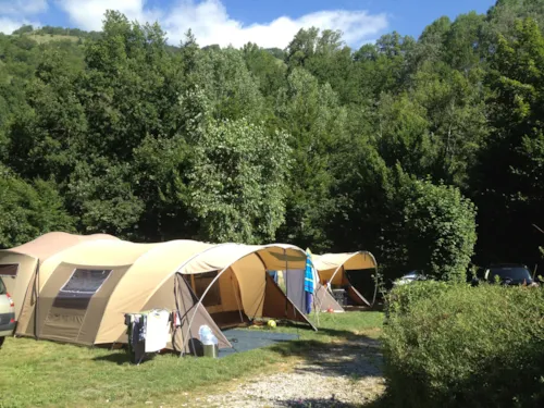 Emplacement - Emplacement Classique (90-100M²), Électricité 16A (1 Installation / 1 Voiture / Él. 16A) - image n°2 - Camping Qualité l'Eden de la Vanoise