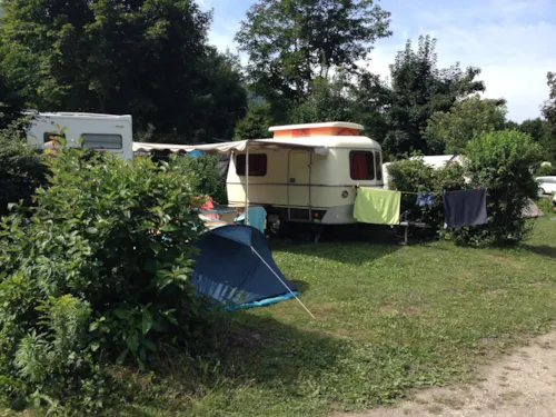 Emplacement - Emplacement Classique (90-100M²), Électric. 6A(1Installation/1 Voiture/Électricité 6A)+Raccordement - image n°3 - Camping Qualité l'Eden de la Vanoise