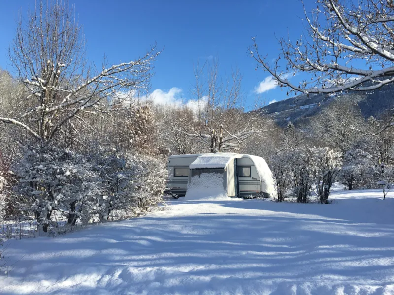 Emplacement Classique (90-100M²), Électric. 6A (1Installation/1 Voiture/Électricité 6A)+Raccordement